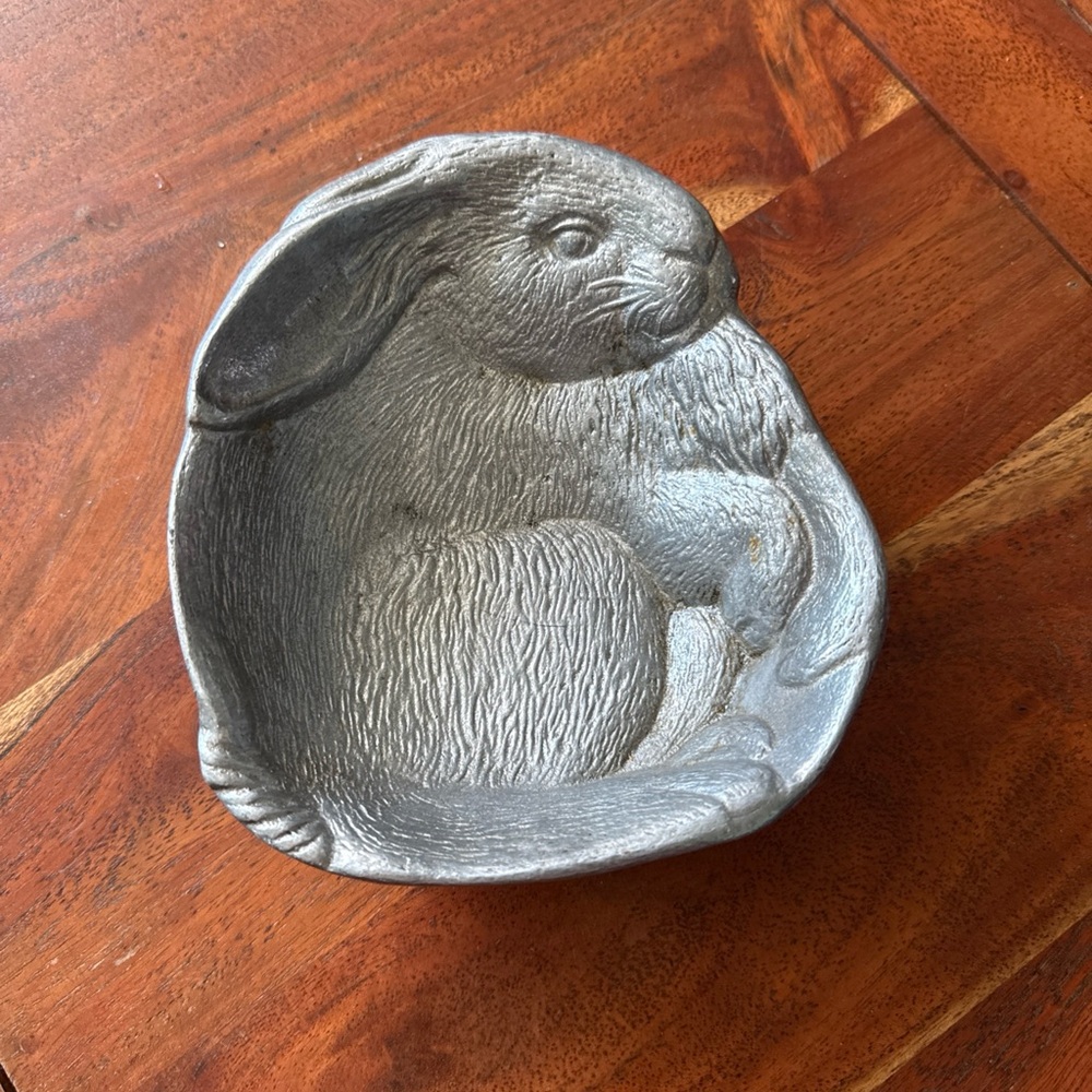 WILTON RWP Pewter Metal Bunny Rabbit Nut Trinket Easter Candy 6" Bowl
